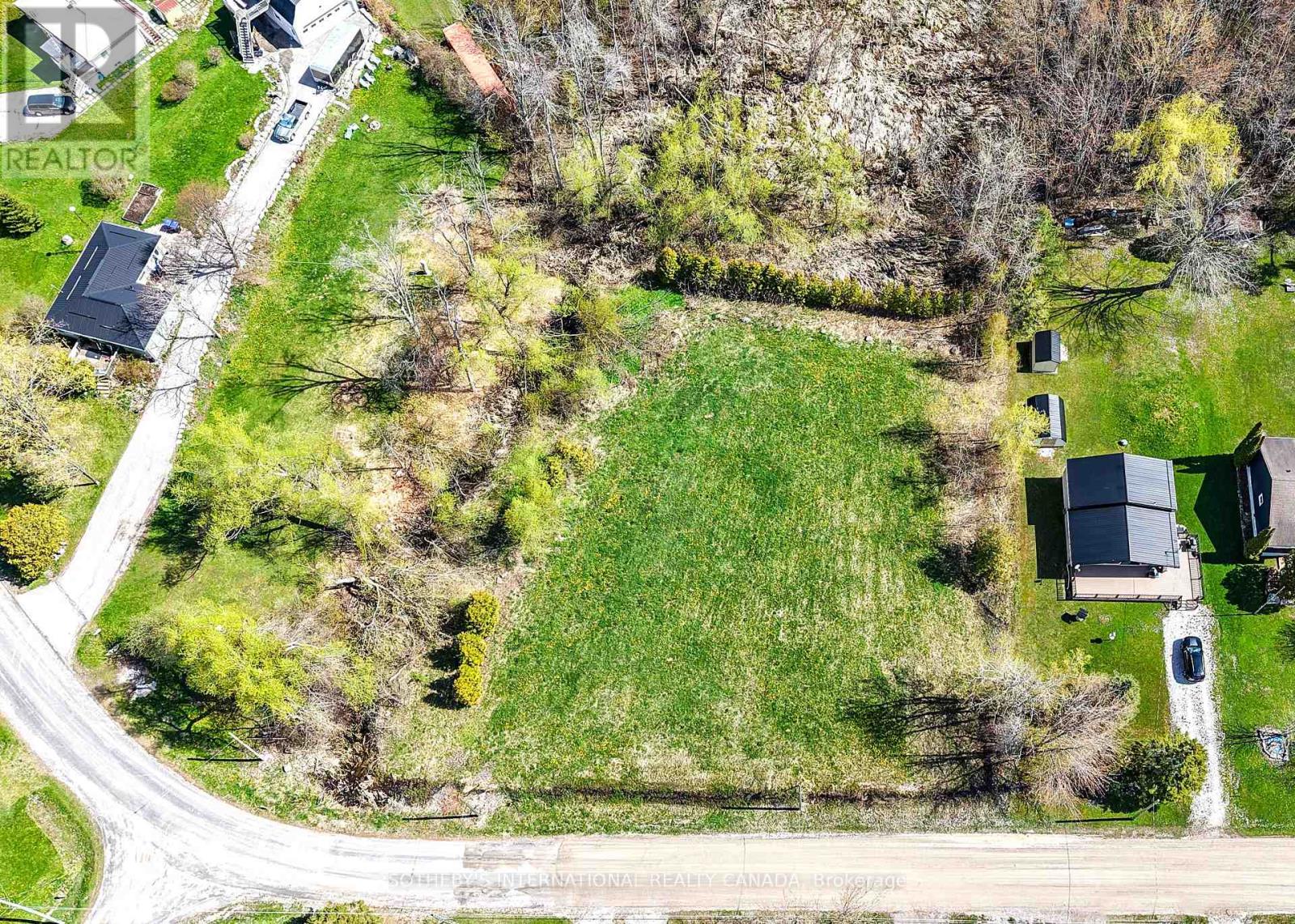 4136 Fountain Drive Property Photo 3