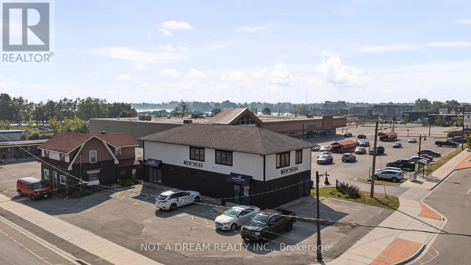 64 Front Street N Property Photo 1