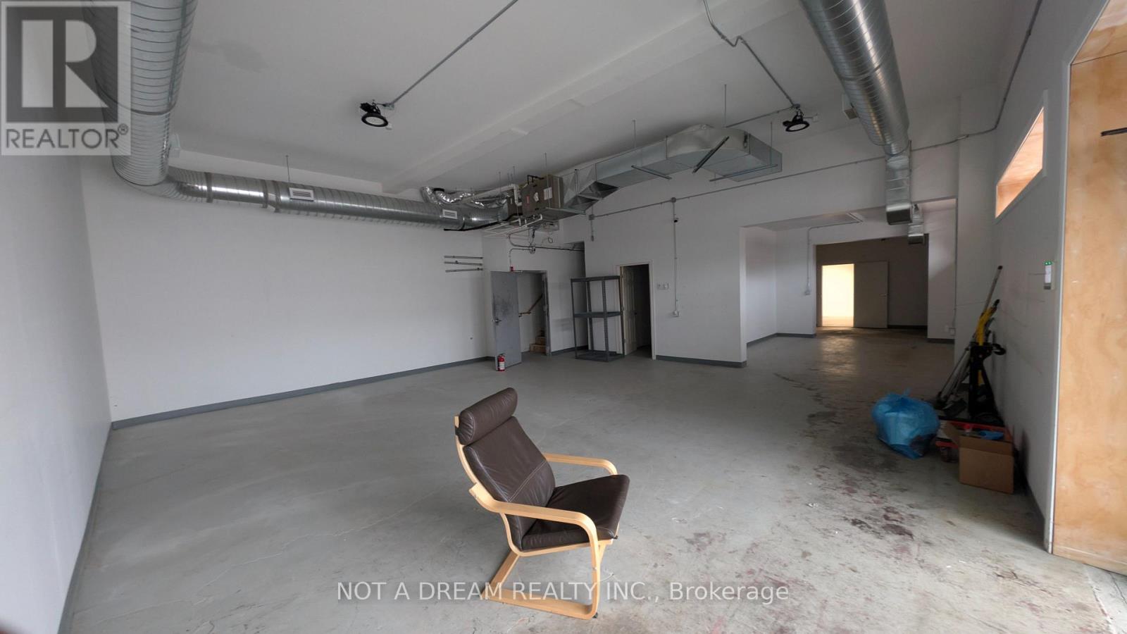 64 Front Street N Property Photo 11