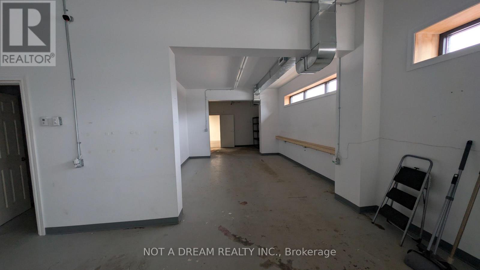 64 Front Street N Property Photo 12