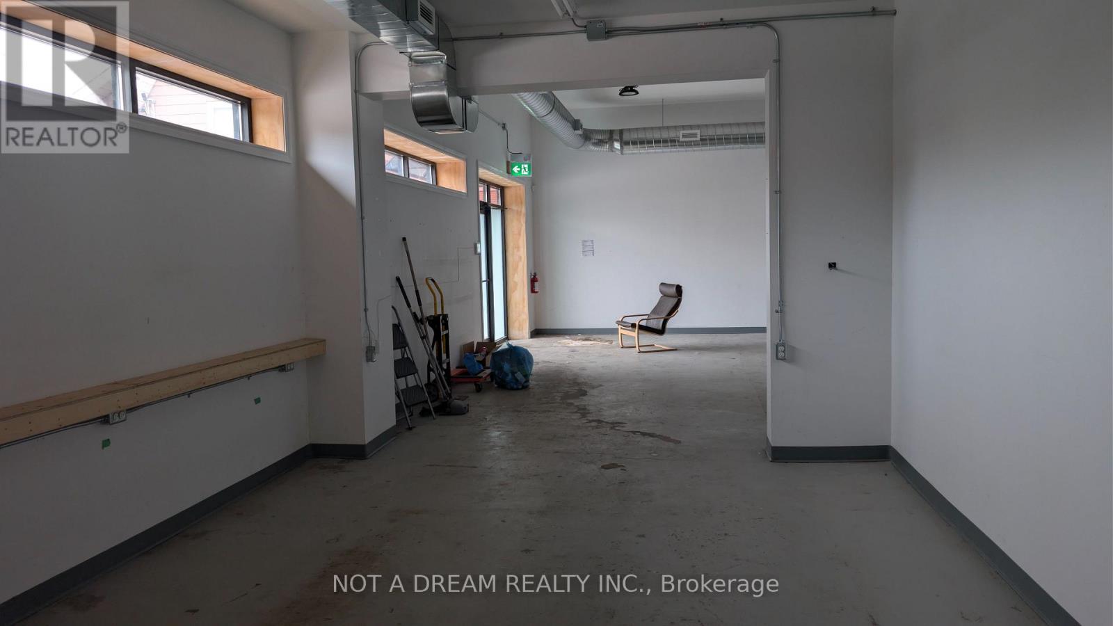 64 Front Street N Property Photo 14