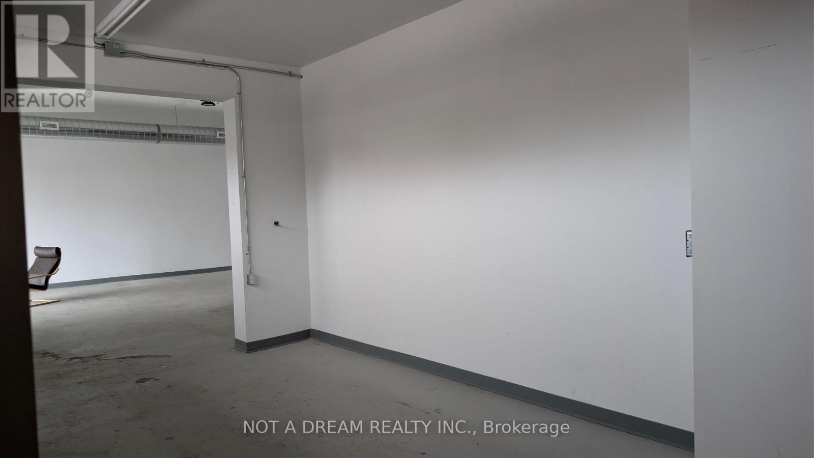 64 Front Street N Property Photo 15