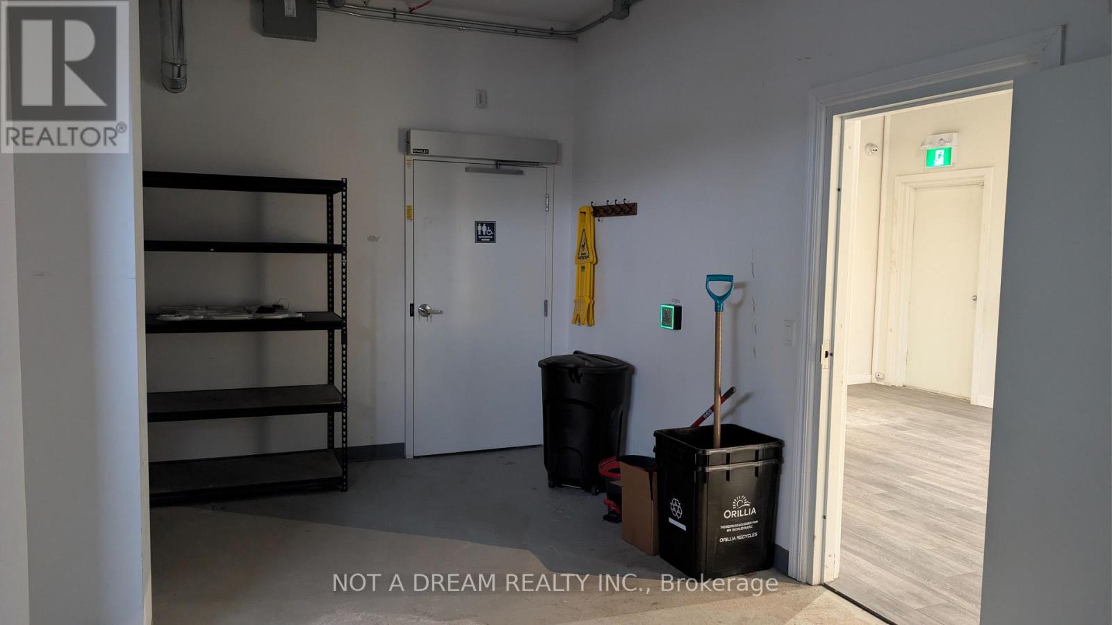 64 Front Street N Property Photo 16