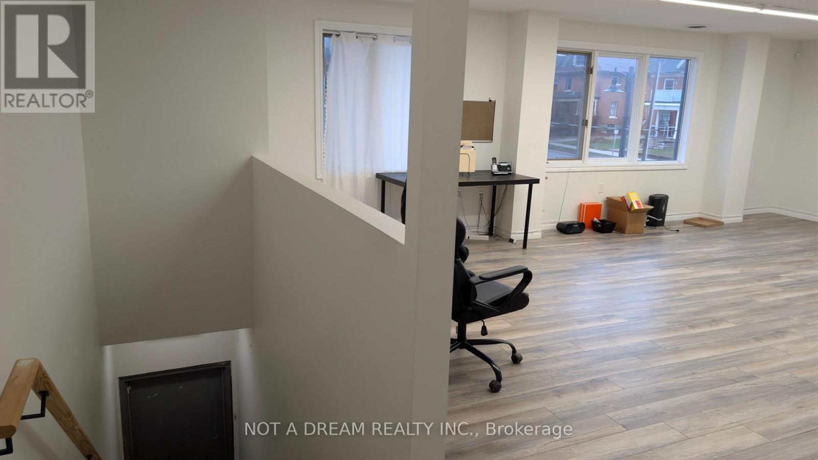 64 Front Street N Property Photo 23
