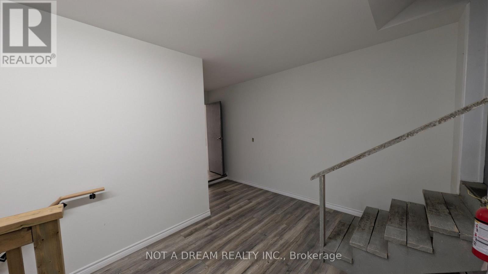 64 Front Street N Property Photo 29