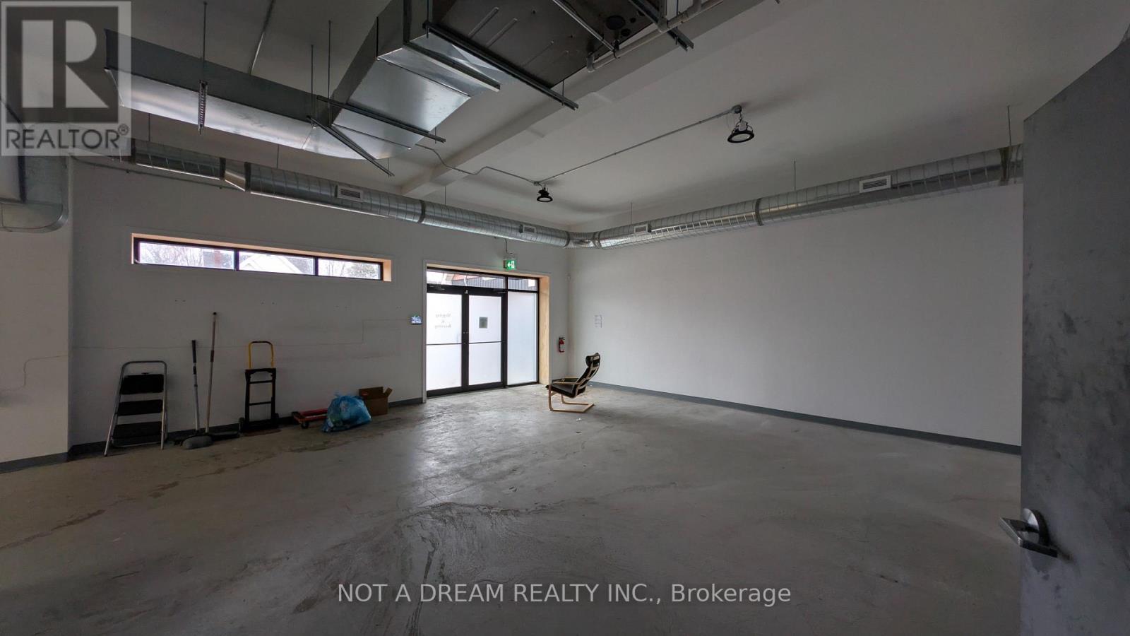 64 Front Street N Property Photo 30