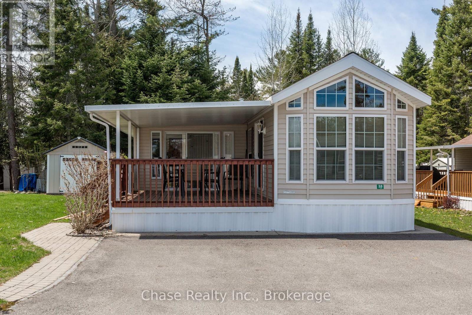 38 TEMAGAMI TRAIL Property Photo 1