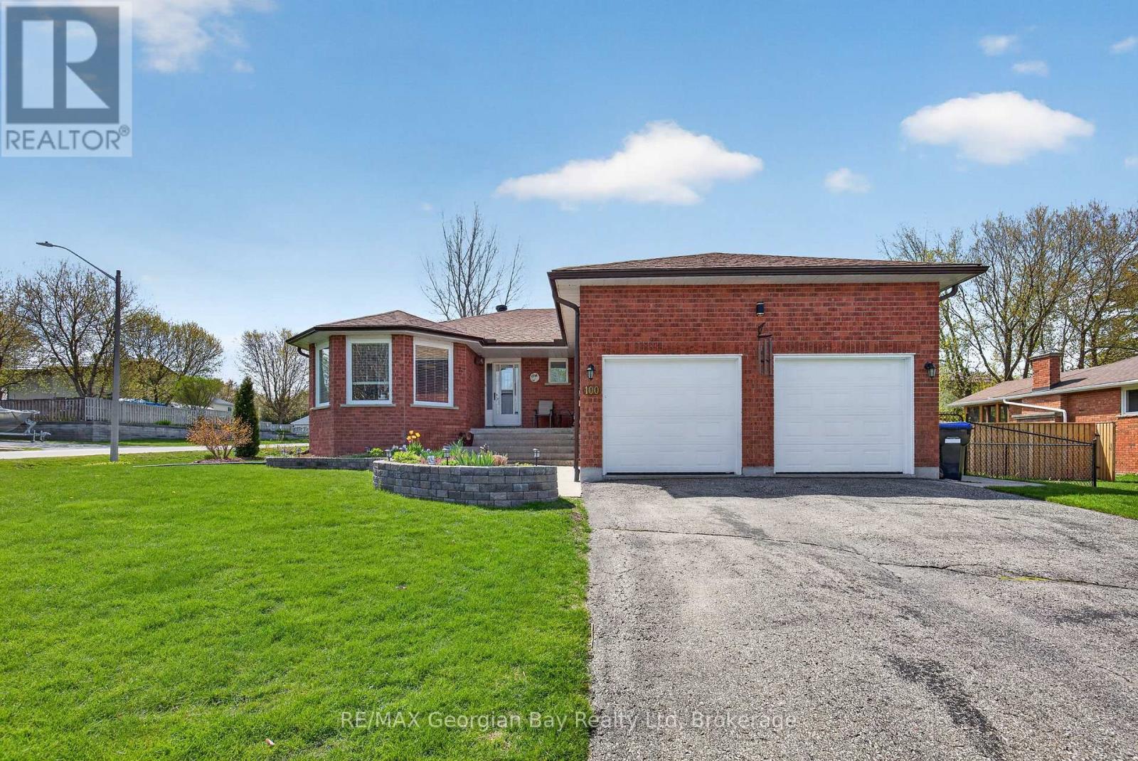 100 Peel Street Property Photo 1