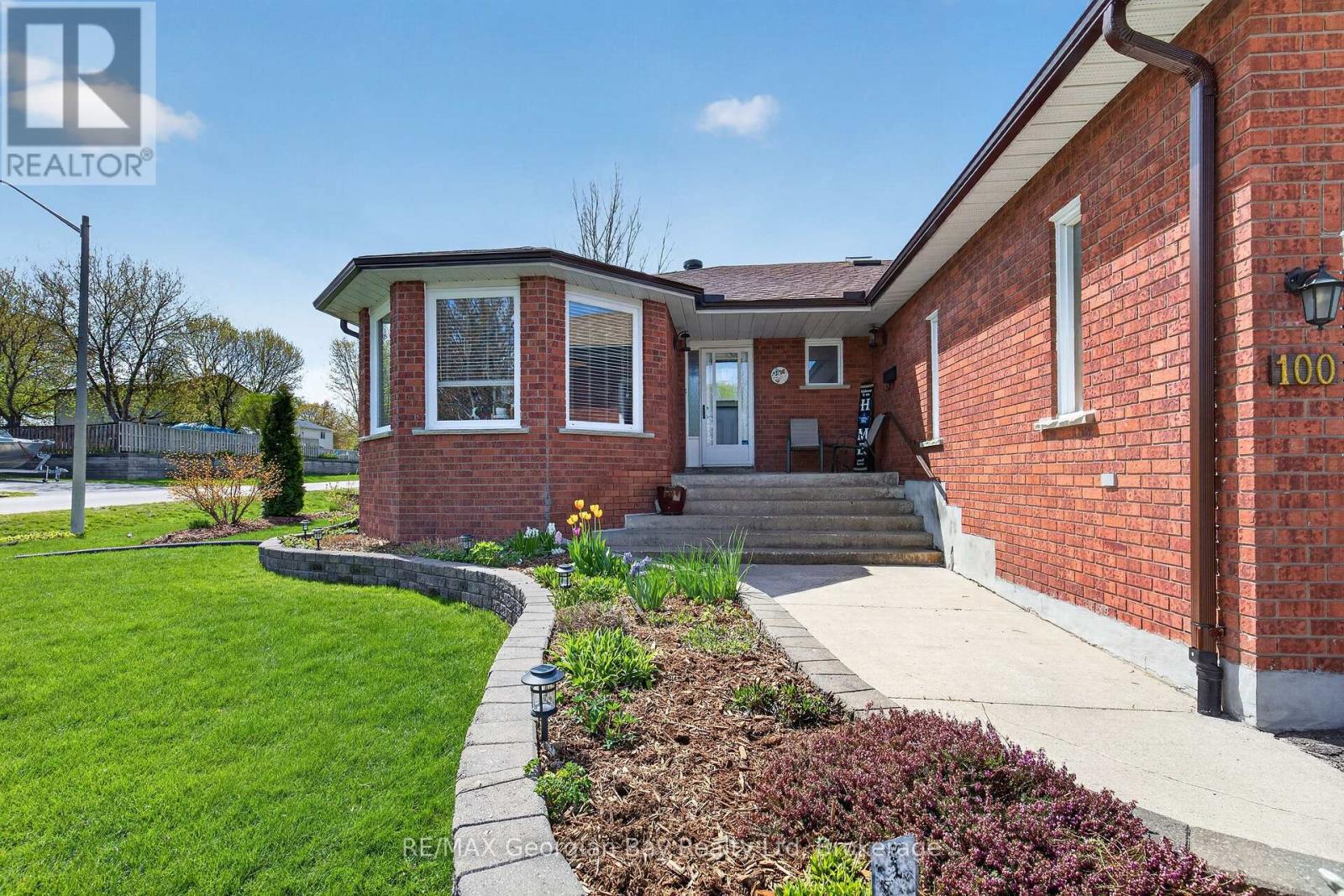 100 Peel Street Property Photo 2