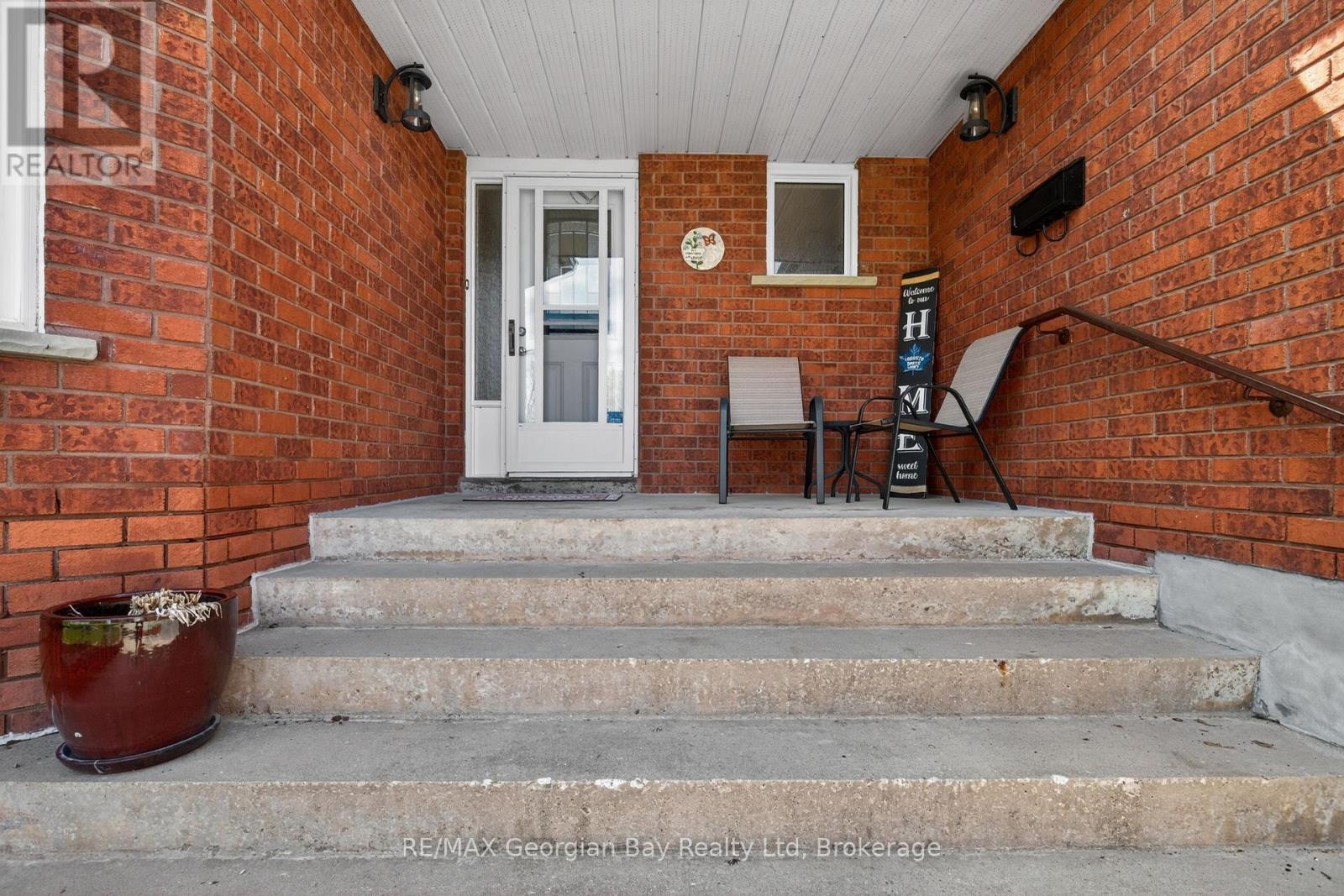 100 Peel Street Property Photo 3