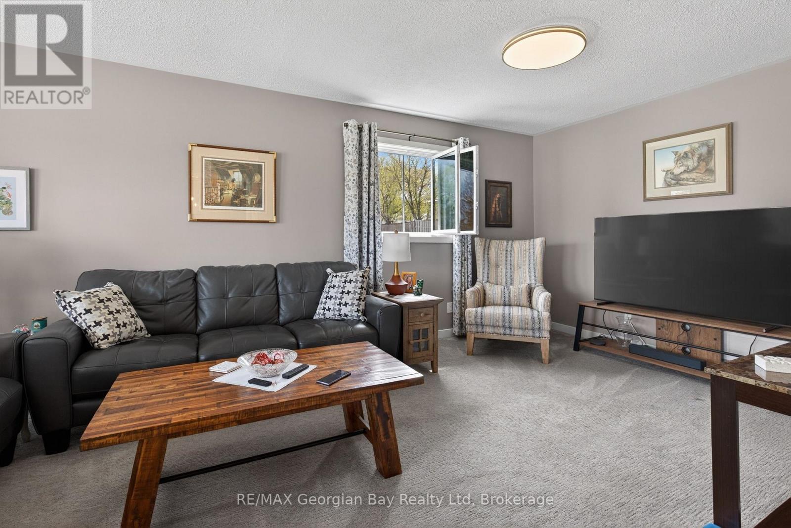 100 Peel Street Property Photo 6