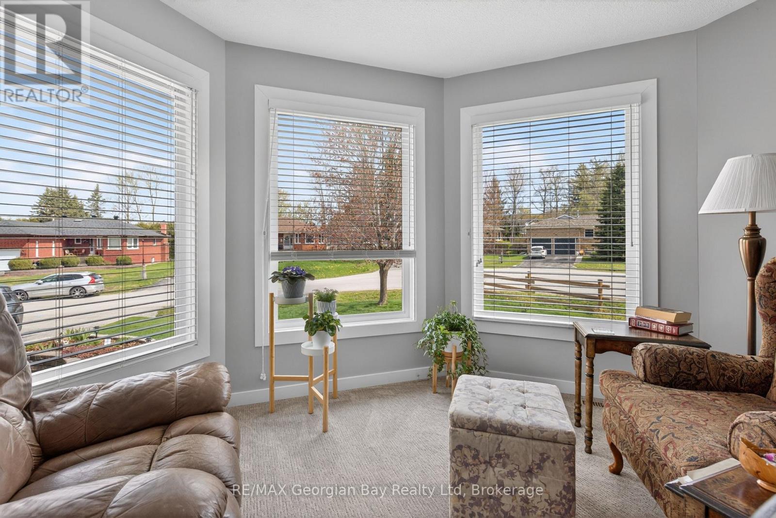 100 Peel Street Property Photo 8