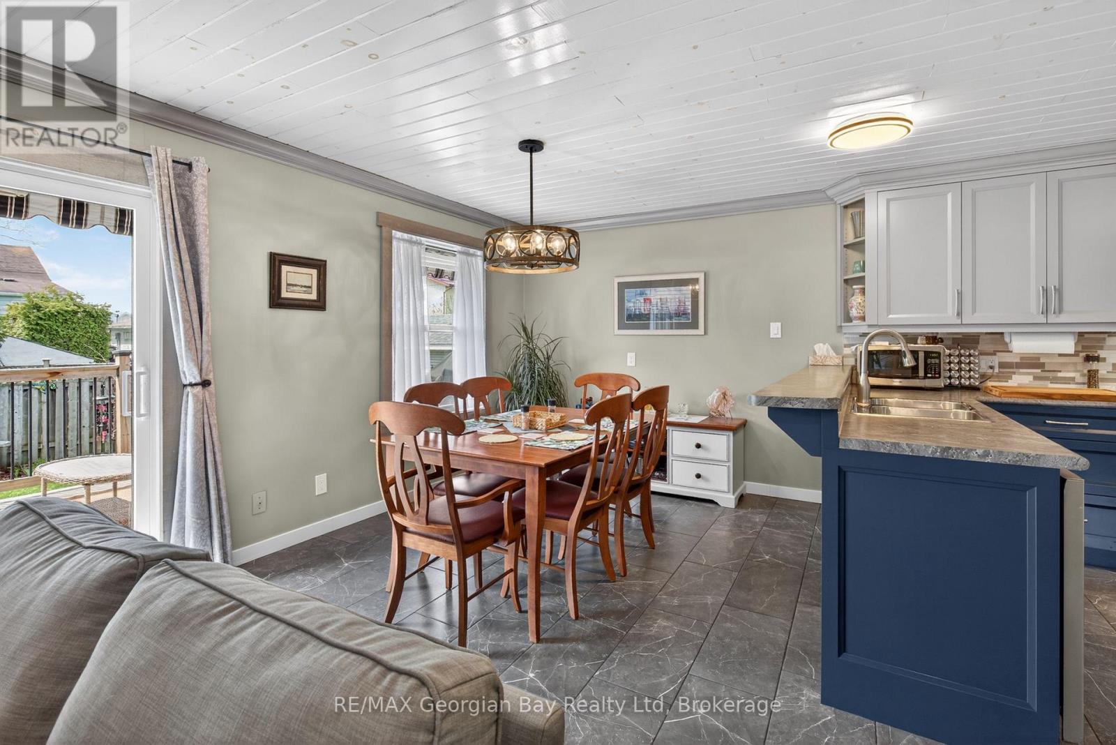 100 Peel Street Property Photo 13