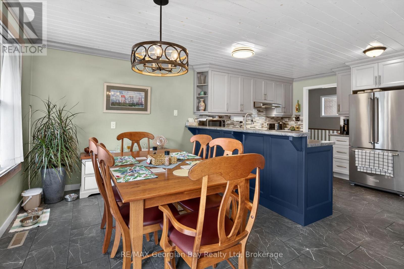 100 Peel Street Property Photo 14