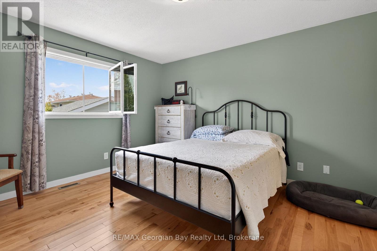100 Peel Street Property Photo 20