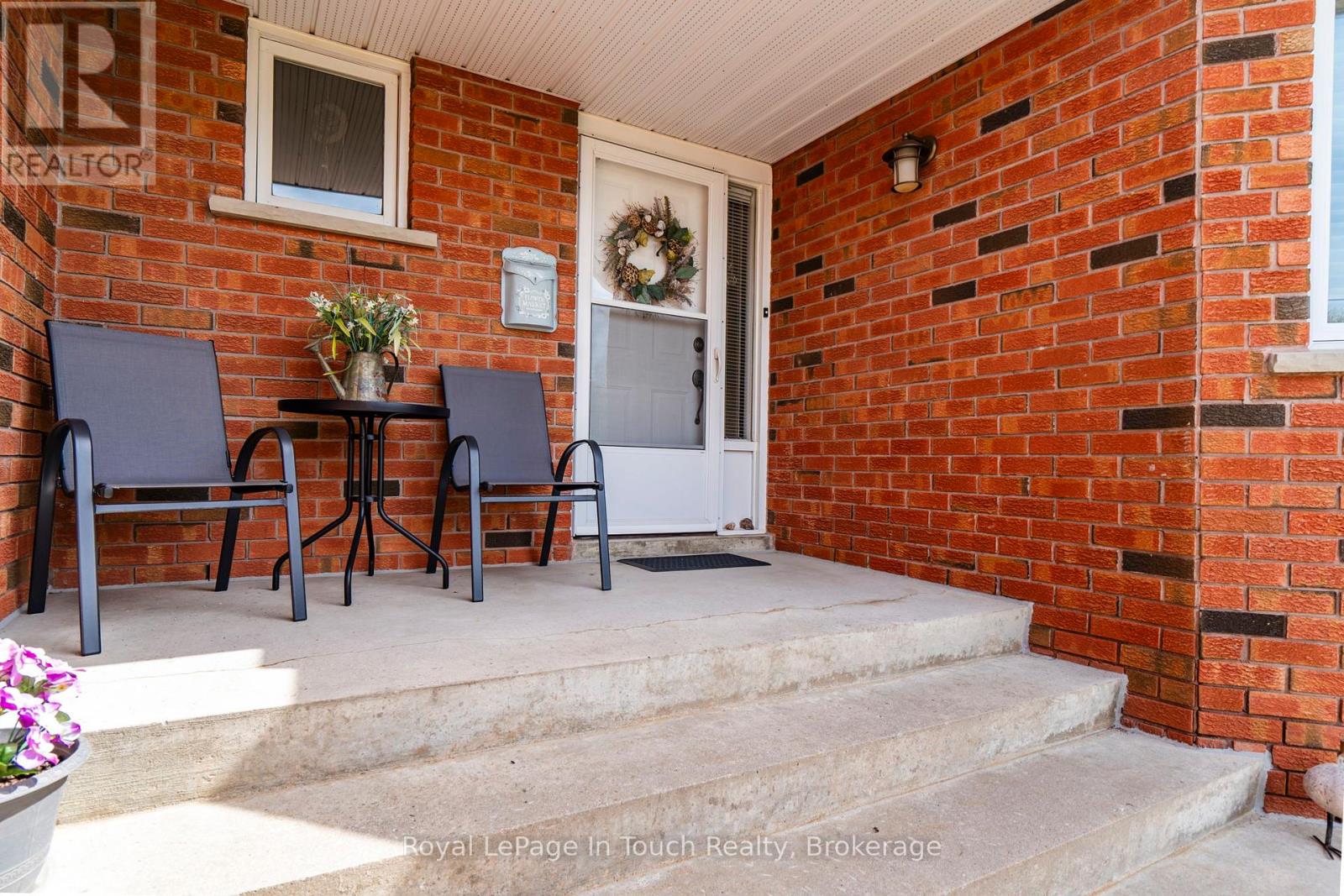 101 Peel Street Property Photo 4