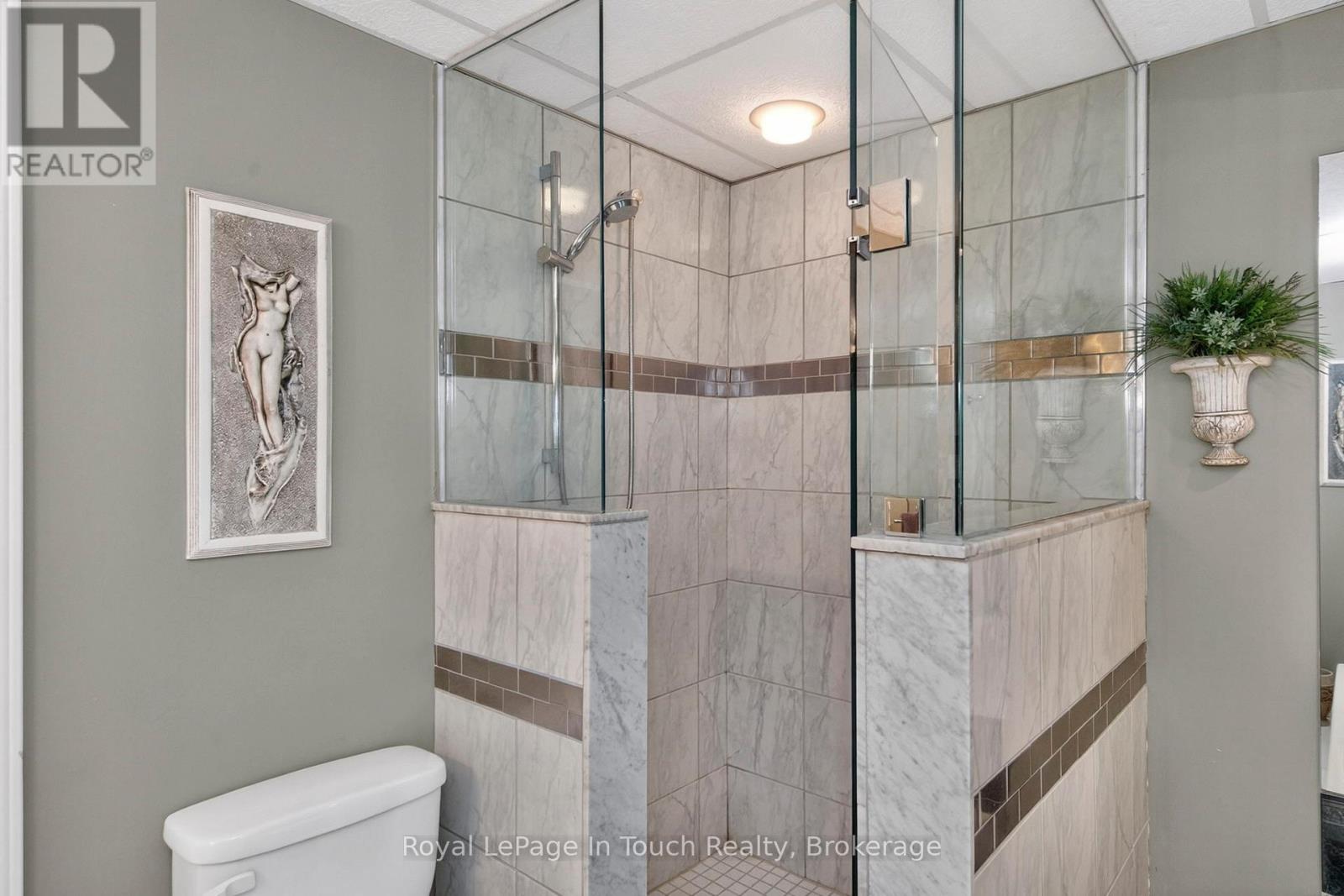 101 Peel Street Property Photo 27