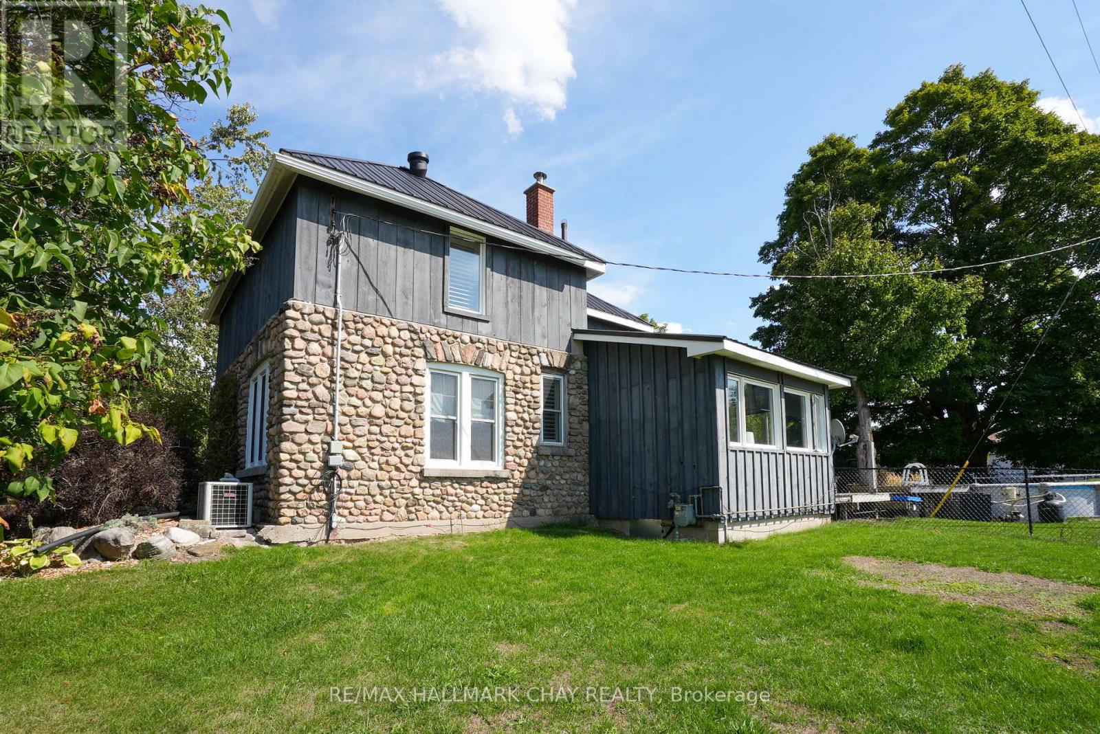 2473 Ronald Road Property Photo 3
