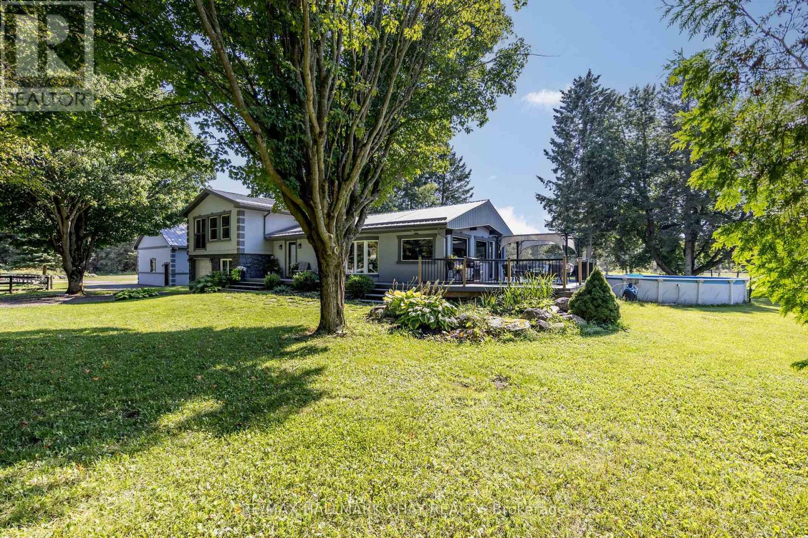 1398 Old Second Road N Property Photo 2