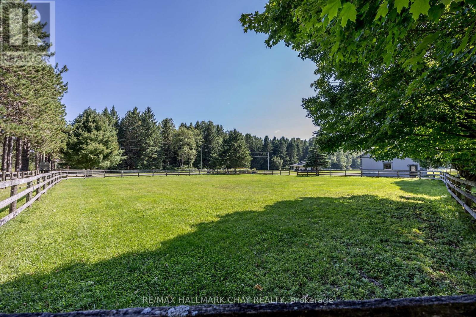 1398 Old Second Road N Property Photo 3