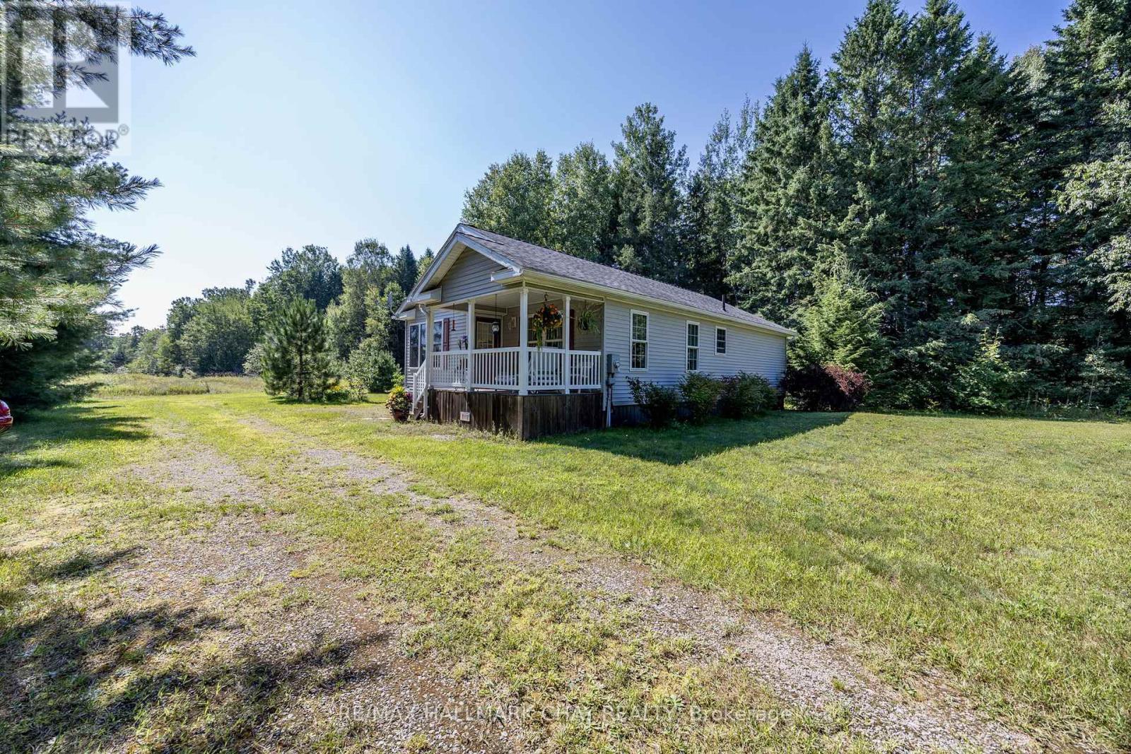 1398 Old Second Road N Property Photo 27