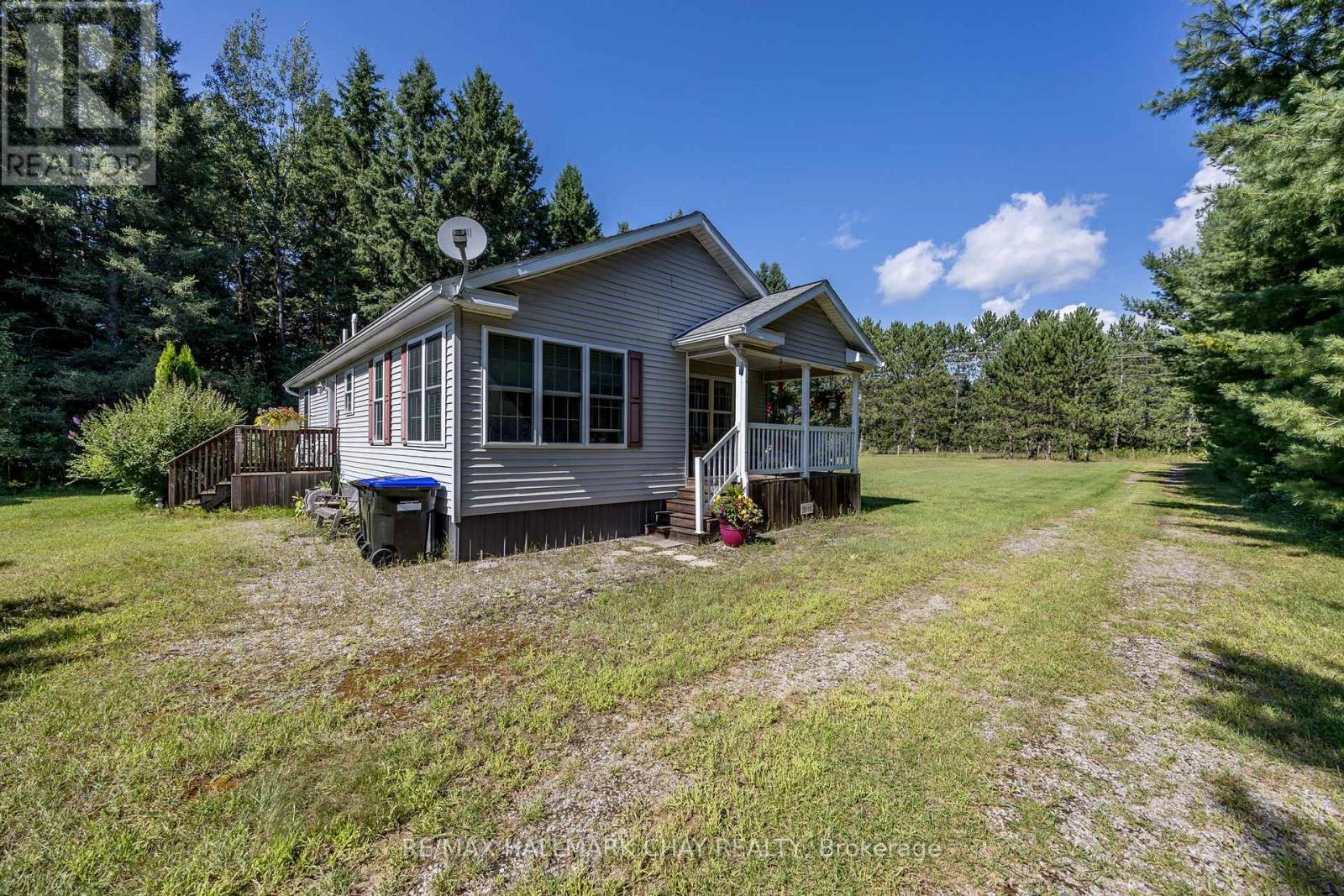 1398 Old Second Road N Property Photo 28