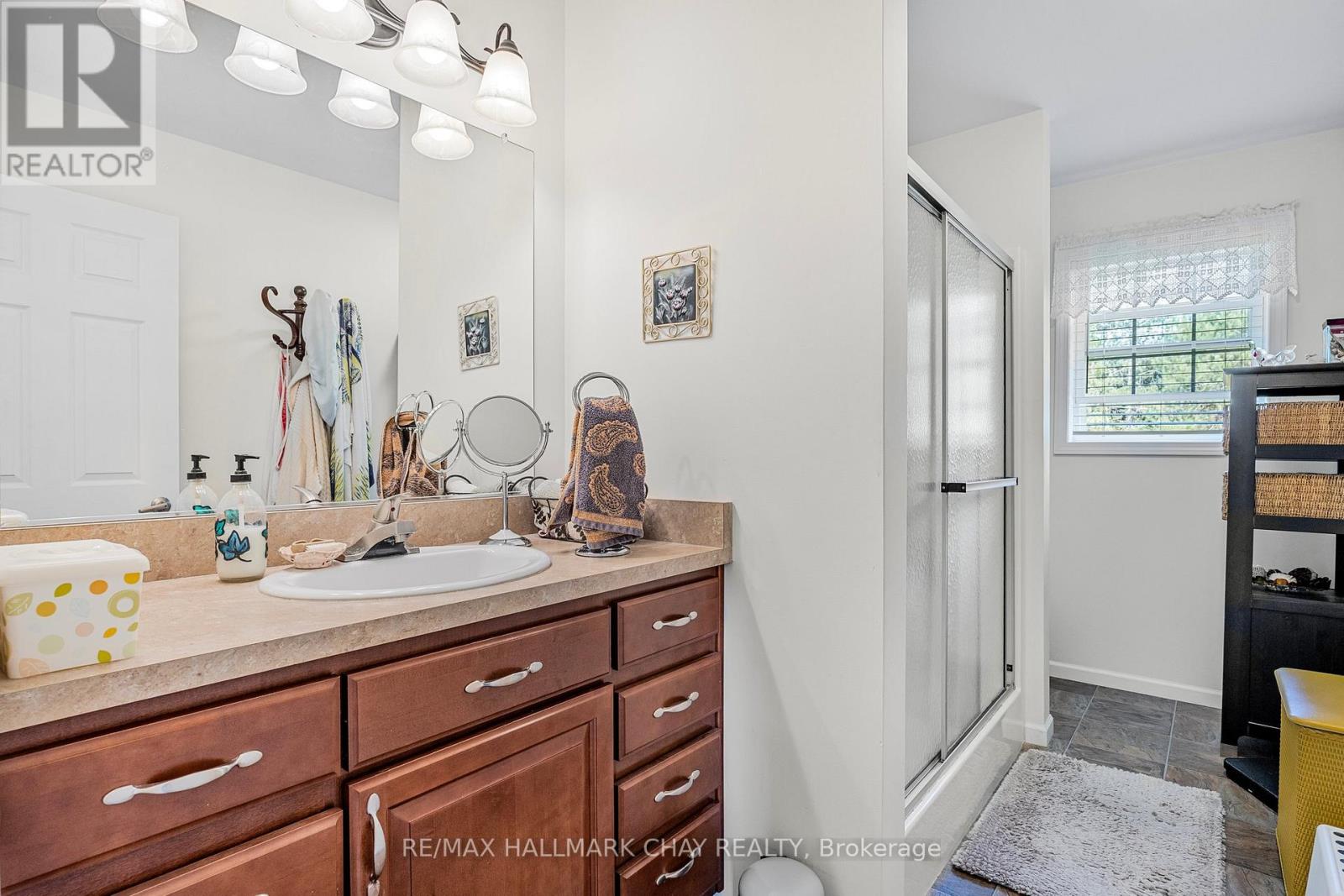 1398 Old Second Road N Property Photo 33