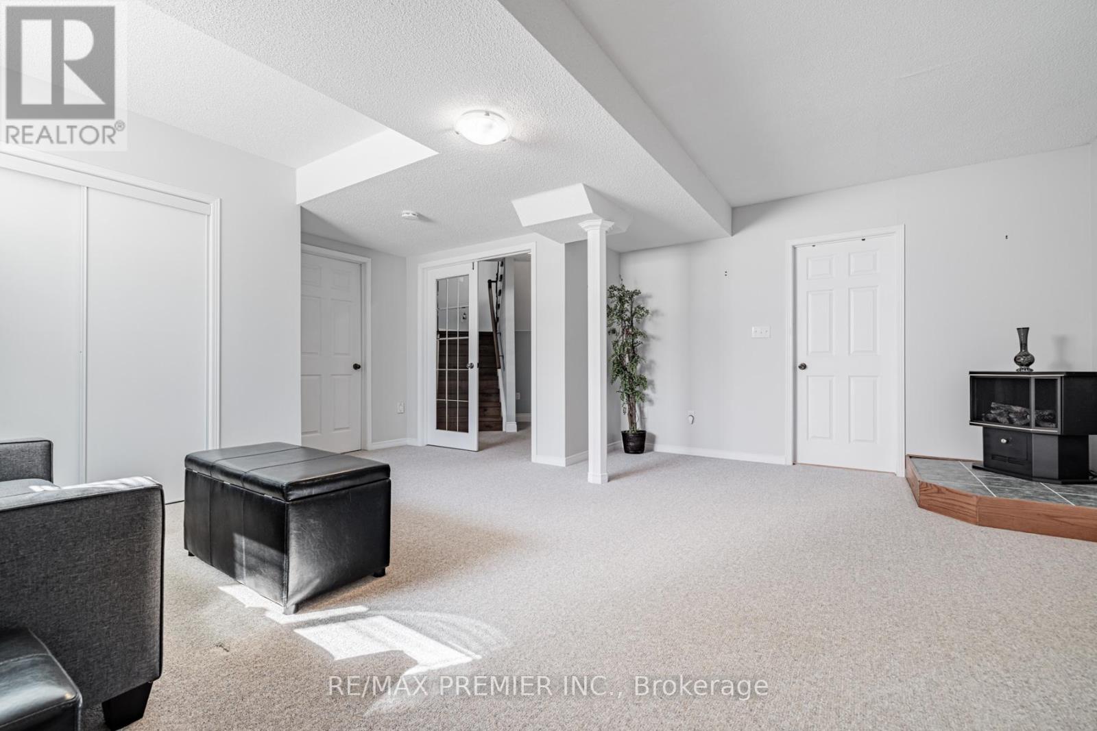 20 Cranberry Heights Property Photo 4