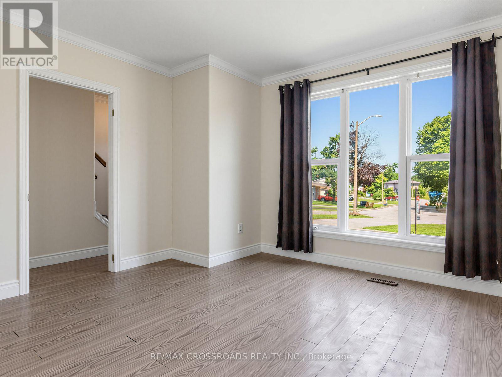 59 Chaucer Crescent Property Photo 4