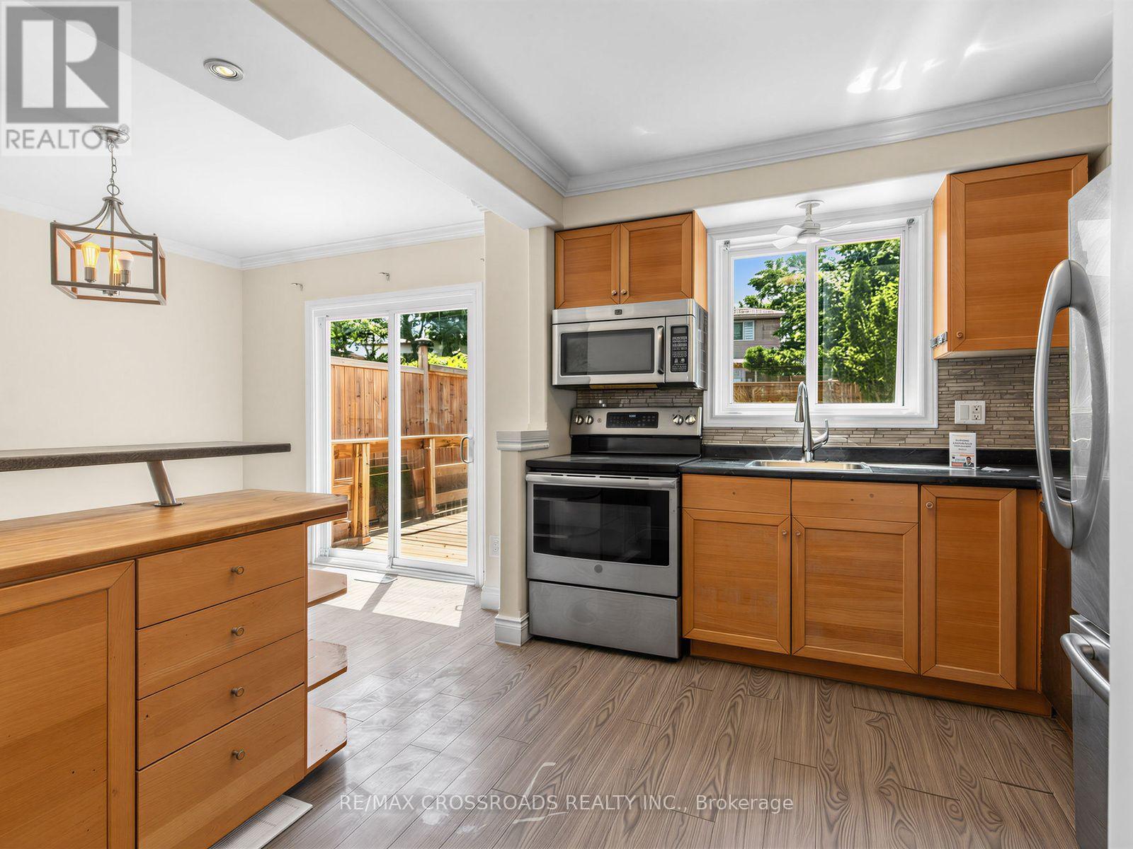 59 Chaucer Crescent Property Photo 14