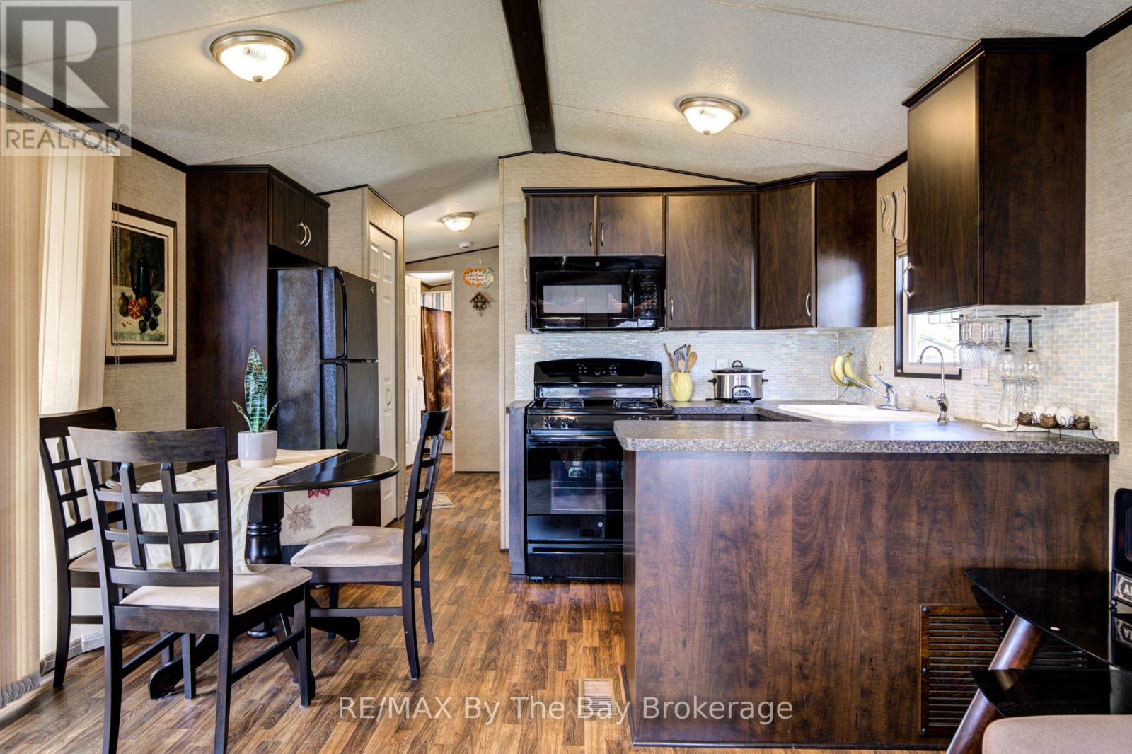 14 Kenora Trail Property Photo 12
