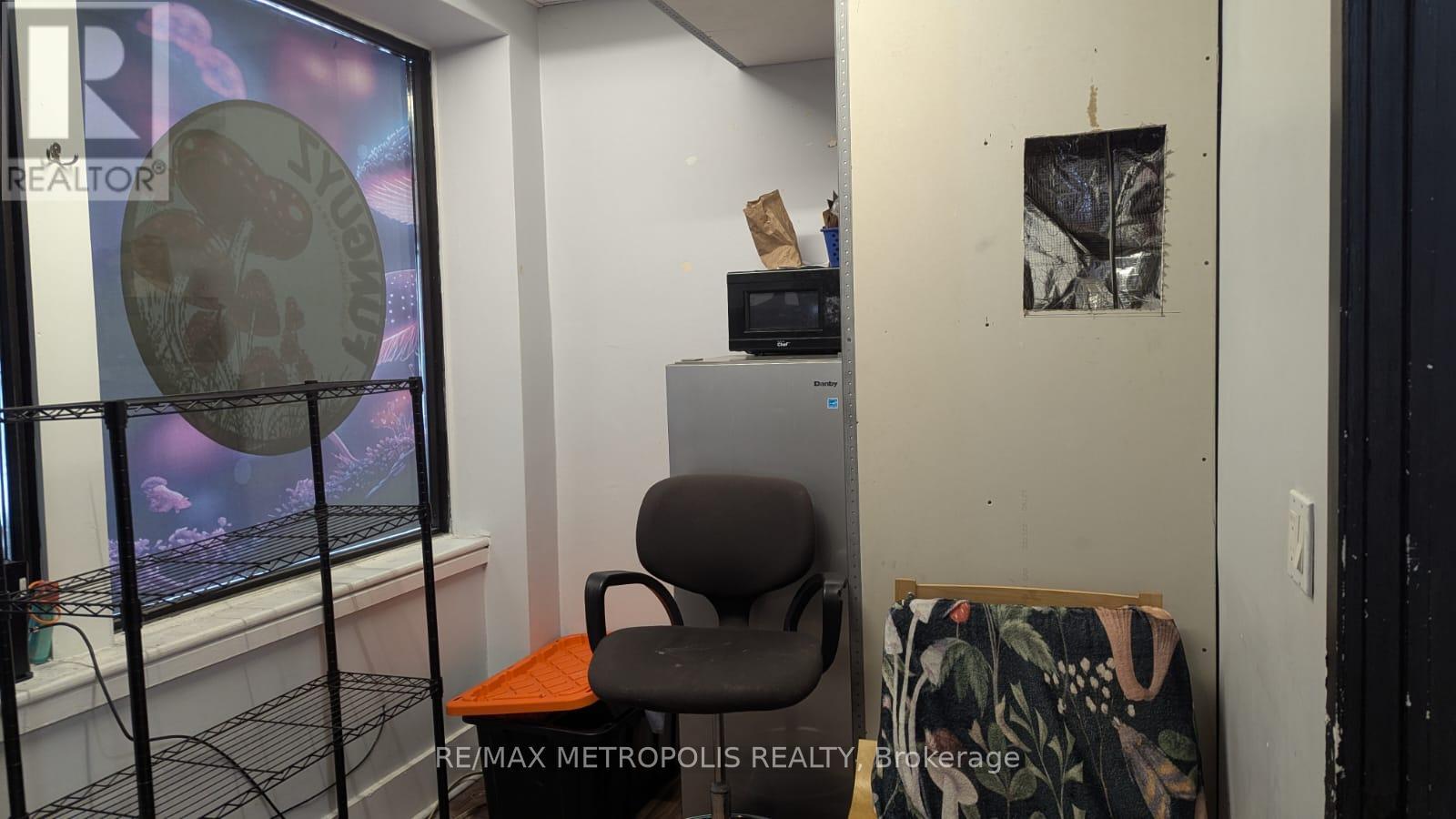 Upper - 1 Dunlop Street E Property Photo 8