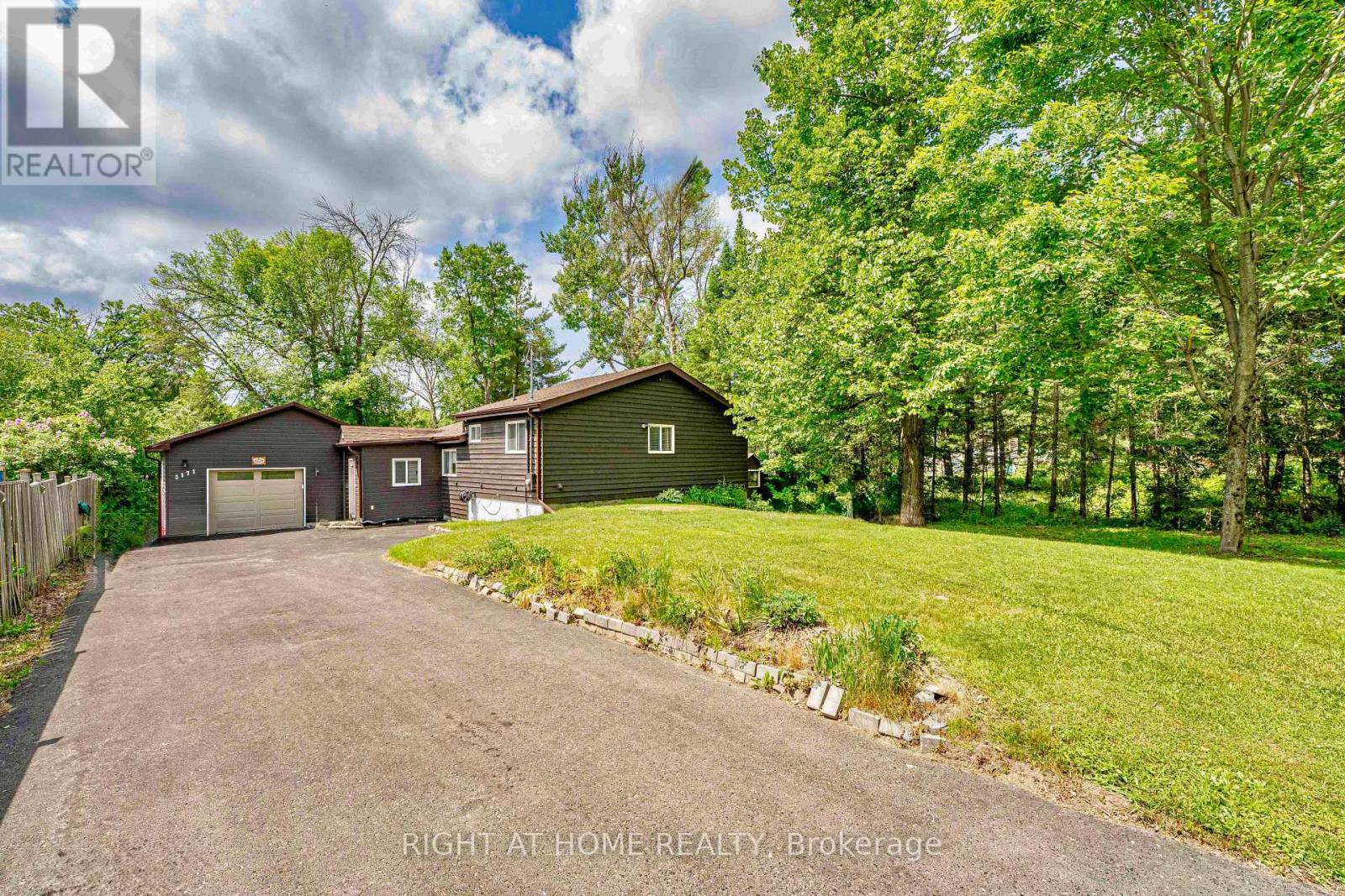 5171 Severn Pines Crescent Property Photo 2