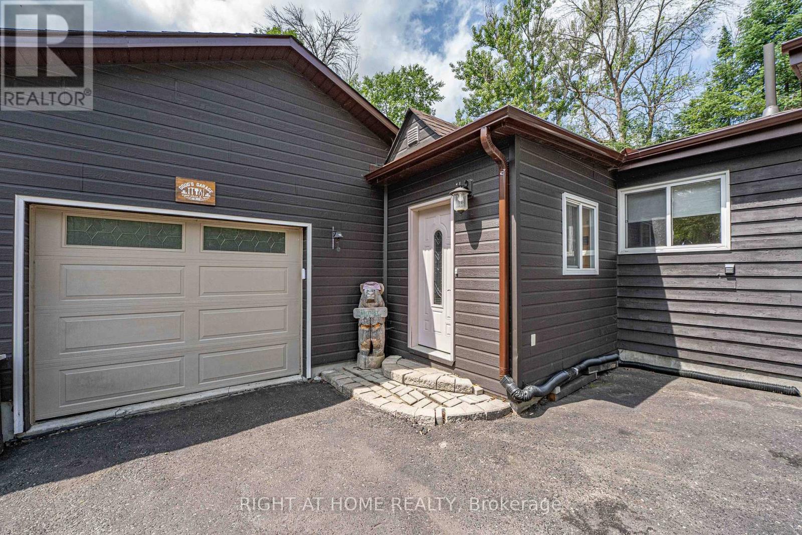 5171 Severn Pines Crescent Property Photo 3