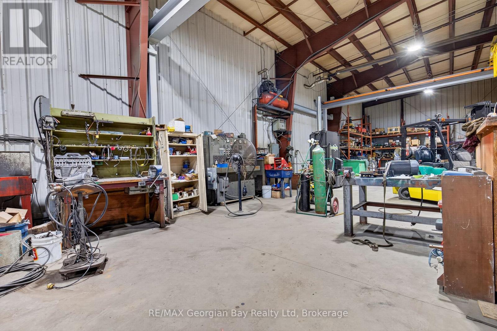 32 Industrial Road Property Photo 9