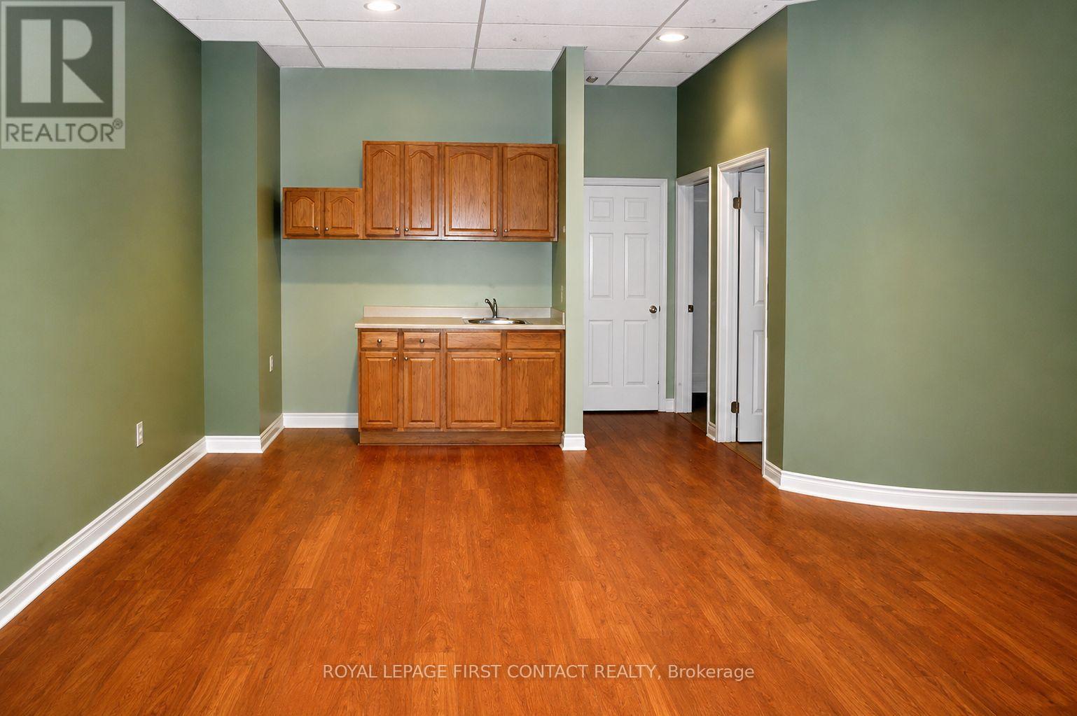 206 - 140 Dunlop Street E Property Photo 3