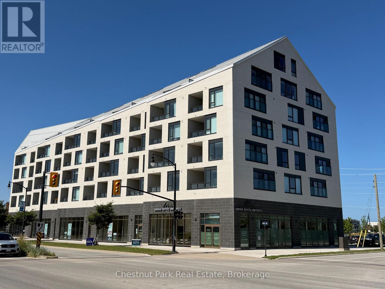 102 - 31 Huron Street Property Photo 7