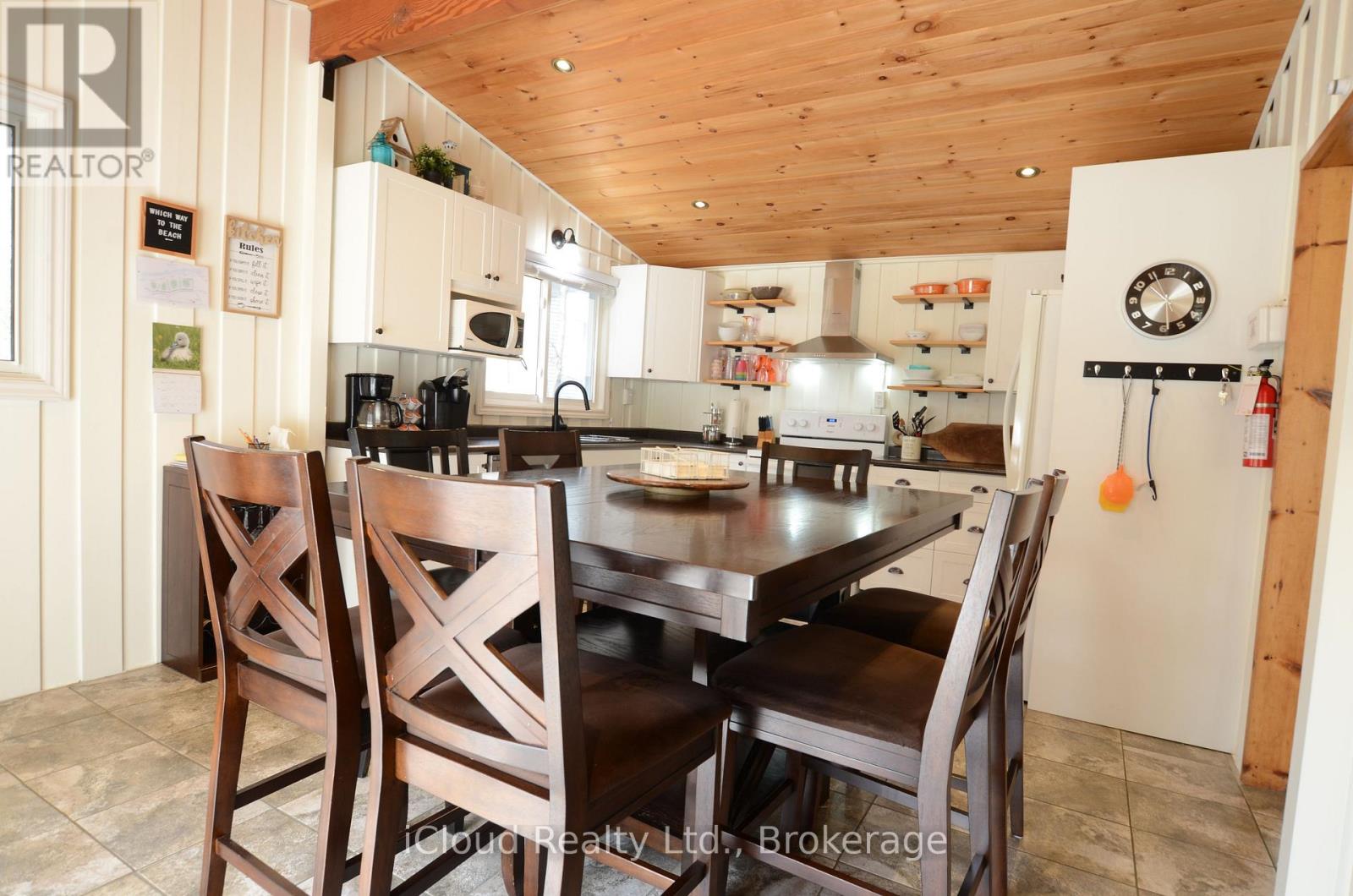 20 Roberval Circle Property Photo 3