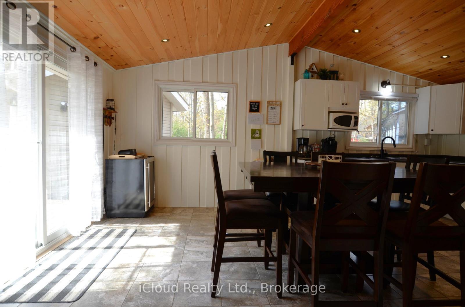 20 Roberval Circle Property Photo 4