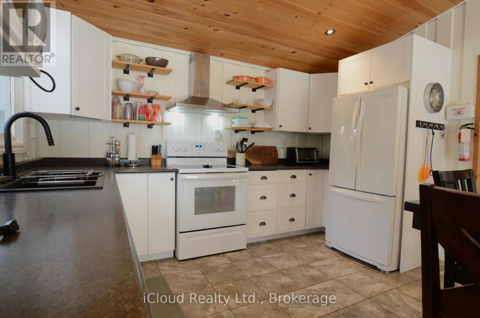 20 Roberval Circle Property Photo 9