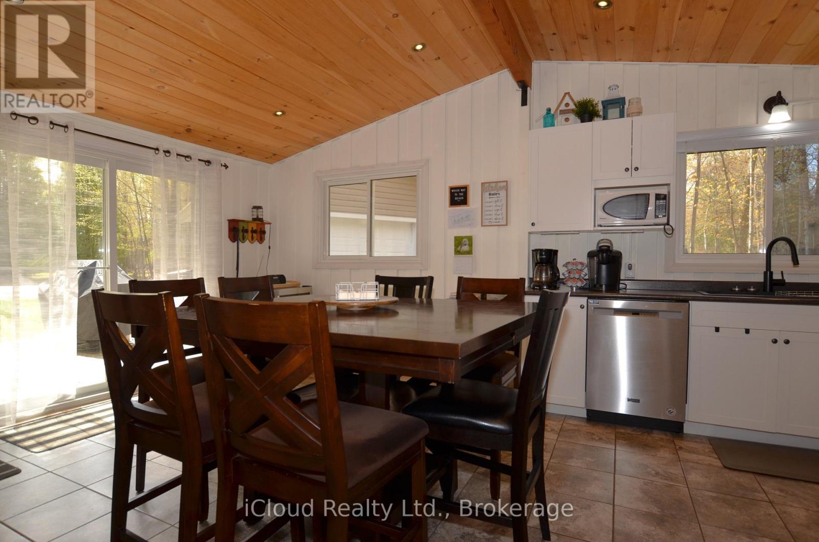 20 Roberval Circle Property Photo 10