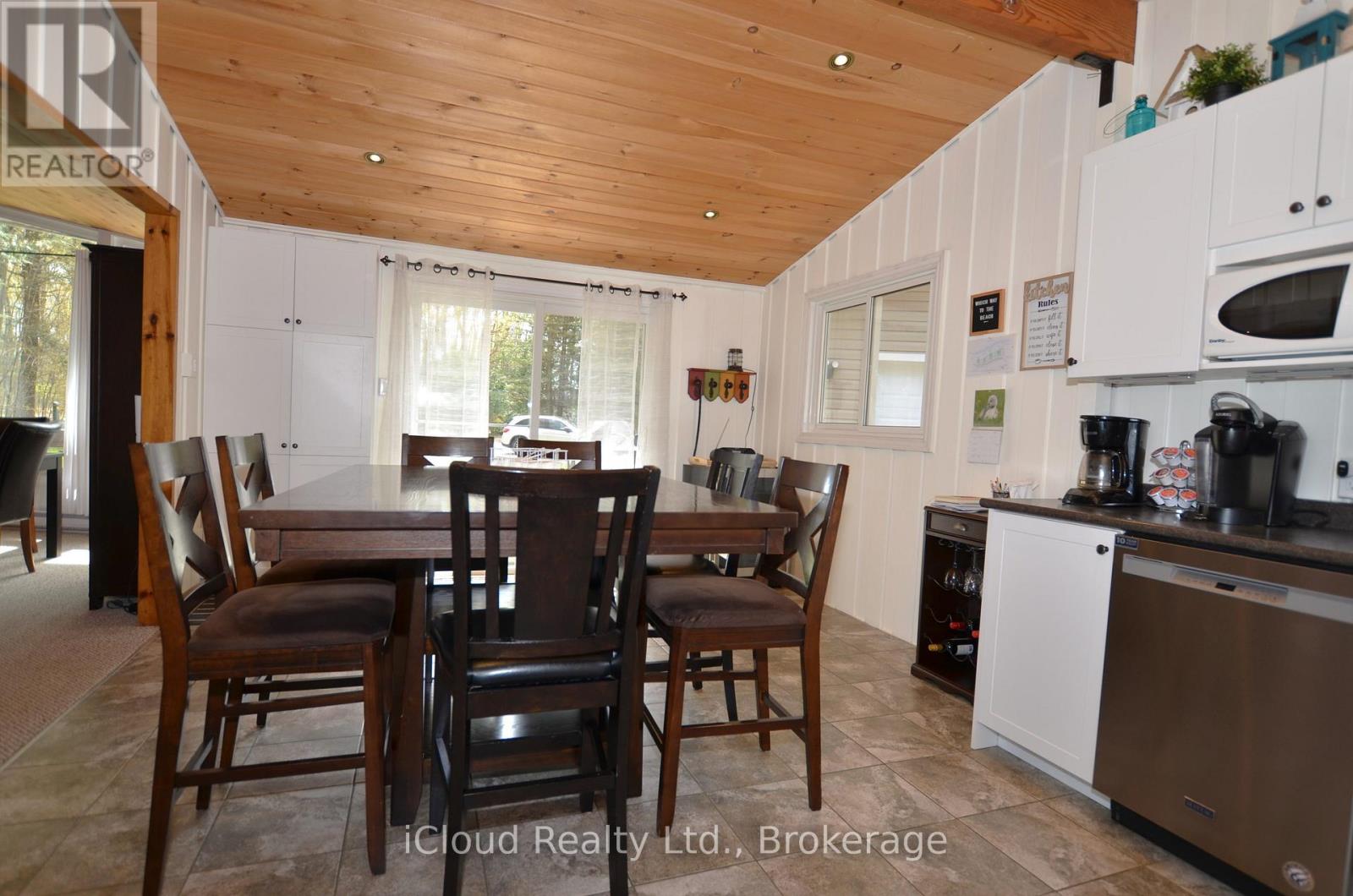 20 Roberval Circle Property Photo 11