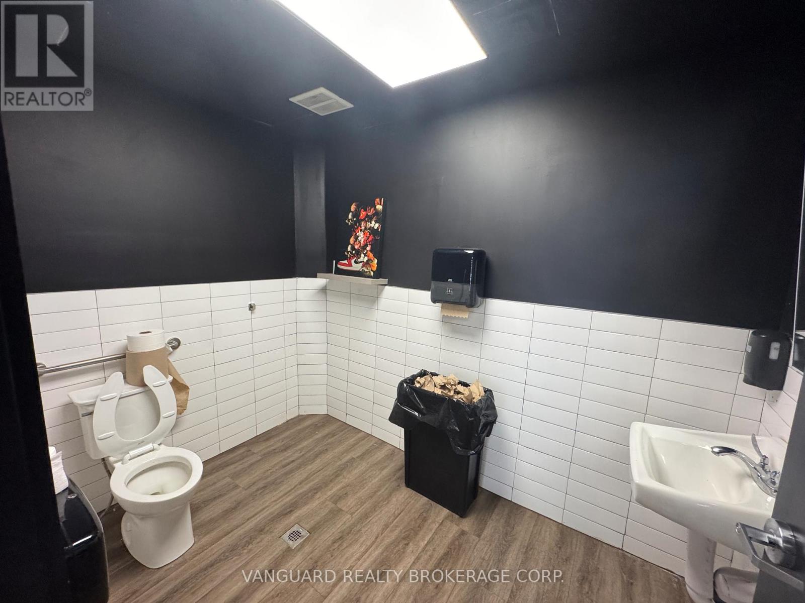 27 Dunlop Street W Property Photo 9