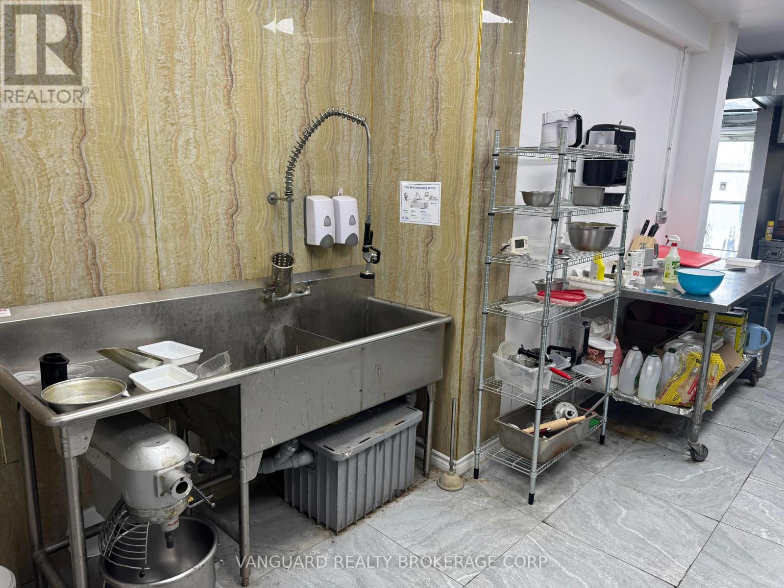 29 Dunlop Street W Property Photo 10