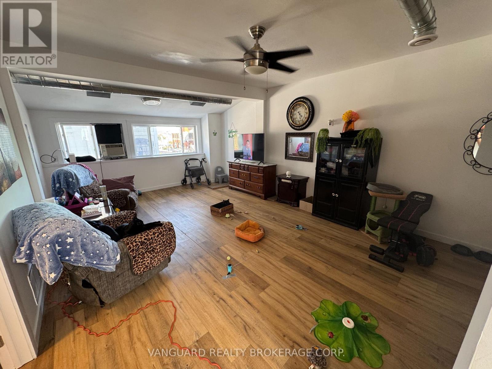 29 Dunlop Street W Property Photo 17