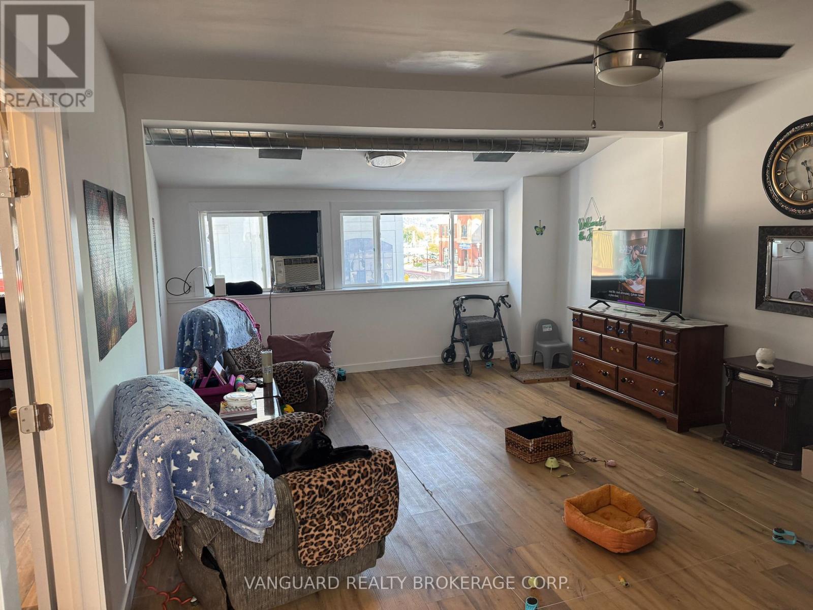 29 Dunlop Street W Property Photo 18