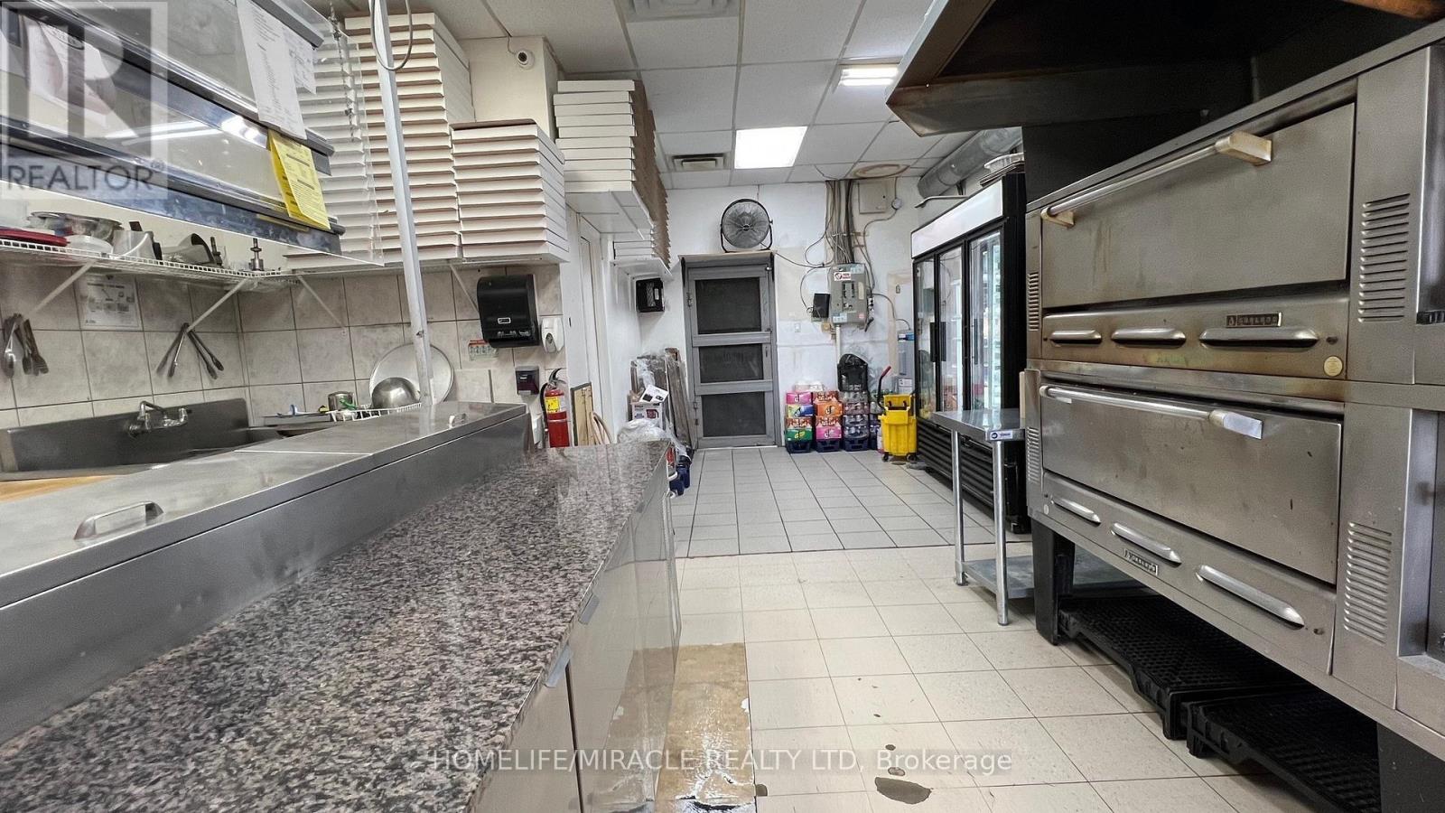 34 Yonge Street S Property Photo 8
