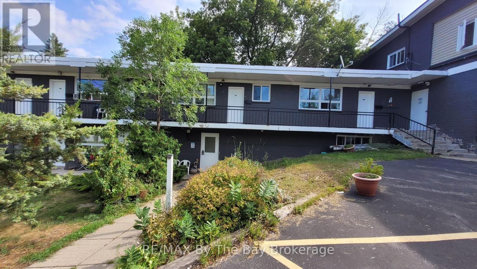 B12 - 280 RIVER ROAD E Property Photo 1