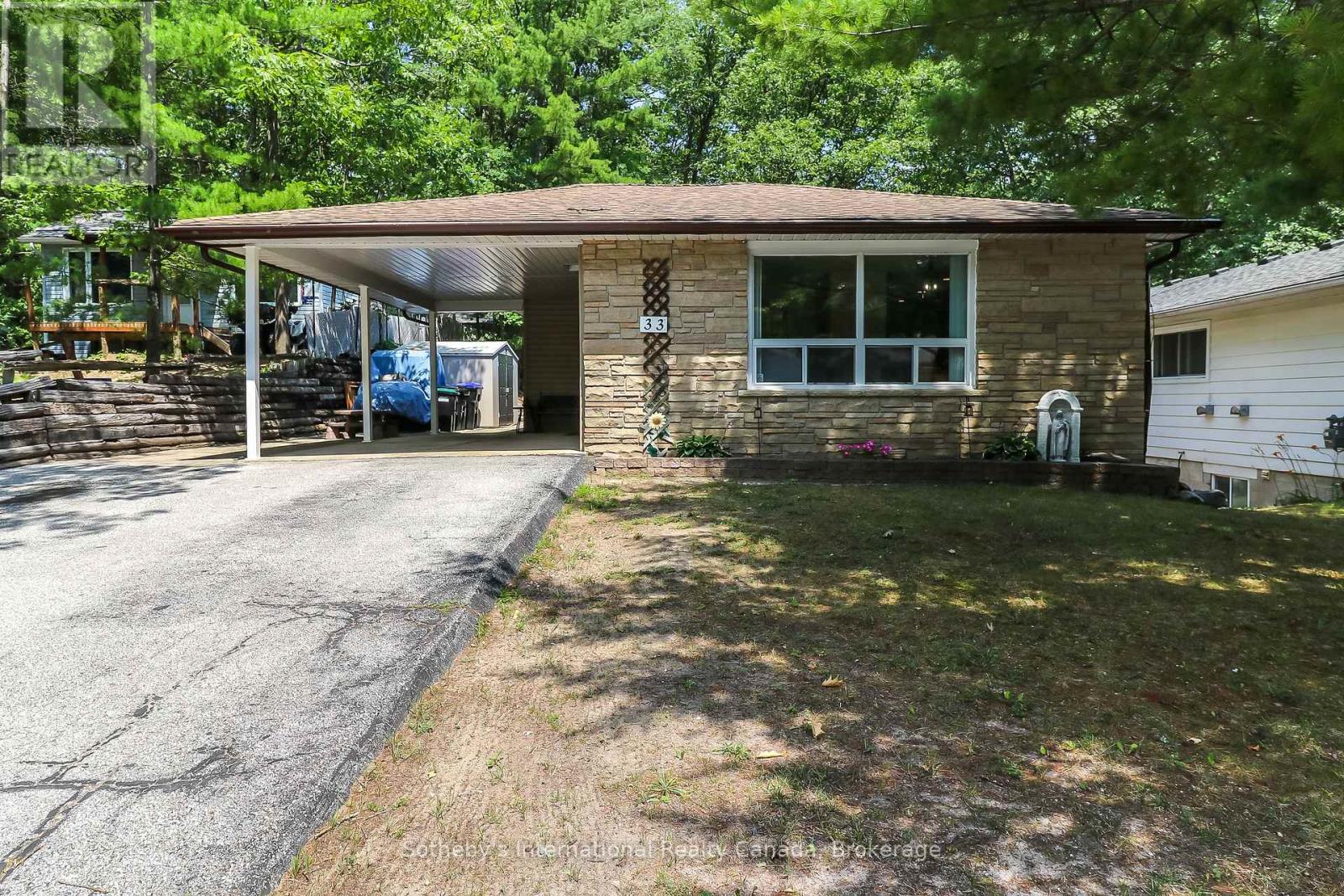 33 Parkwood Drive Property Photo 1