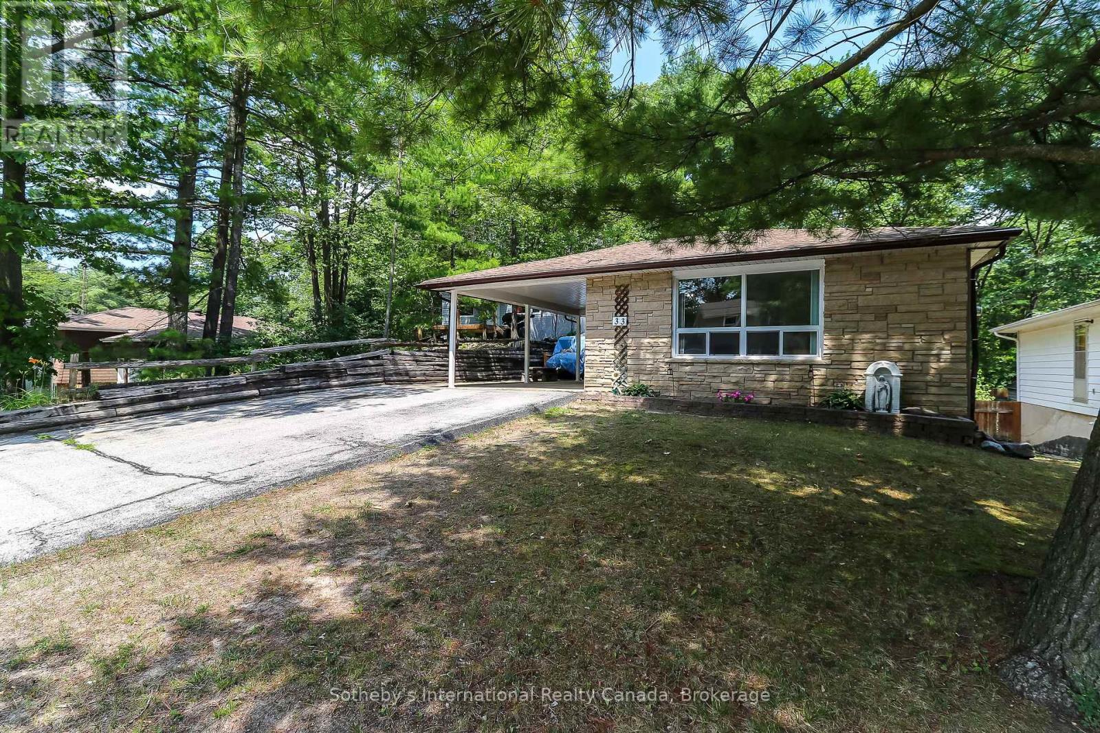 33 Parkwood Drive Property Photo 2